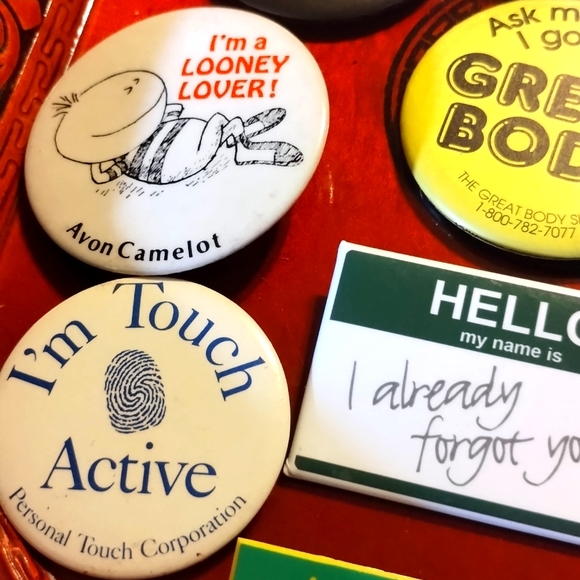 Huge lot of vintage pinback buttons - Picture 3 of 8